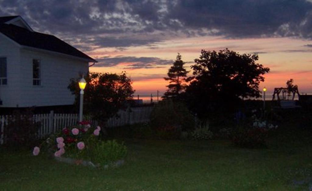 Gite La Ptite Falaise Hebergement Touristique Sainte Anne-des-Chênes Exterior foto